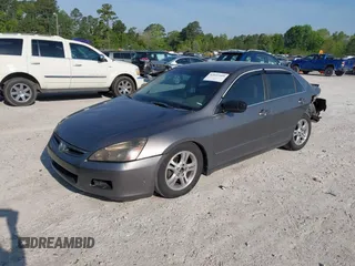 2006 Honda Accord EX-L z VIN 1HGCM56876A147156, wystawiony jako IAAI lot #42035408 z przebiegiem 386 761 mil mil oraz . Historia ofert i sprzedaży dostępna na DreamBid. Obrazek 2.