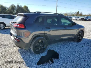 2017 Jeep Cherokee Altitude z VIN 1C4PJLAS0HW578220, wystawiony jako Copart lot #84244064 z przebiegiem 32 618 mil mil oraz Szkoda całkowita • Salvage title. Historia ofert i sprzedaży dostępna na DreamBid. Obrazek 3.