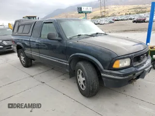 1997 GMC Sonoma SLS with VIN 1GTDT19W2V8504564, listed as a Copart auction lot 78217124 with 184,122 mi miles and Salvage Title. Bid and sale history available at carsss.com. Image 4.