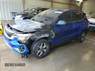 2021 Kia Seltos EX z VIN KNDERCAA2M7119962, wystawiony jako Copart lot #55829015 z przebiegiem Nie podano mil oraz Szkoda całkowita • Salvage title. Historia ofert i sprzedaży dostępna na DreamBid. Obrazek 1.