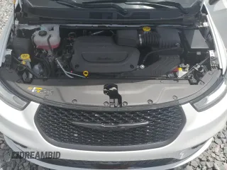 2025 Chrysler Pacifica Limited with VIN 2C4RC1GG1SR539601, listed as a Copart auction lot 60714795 with 9,796 mi miles and Clean title. Bid and sale history available at DreamBid. Image 12.