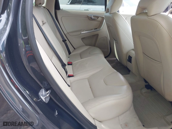 2016 Volvo XC60 T5 Platinum with VIN YV4612RMXG2844146, listed as a IAAI auction lot 42109135 with 98,400 mi miles. Bid and sale history available at carsss.com. Image 8.