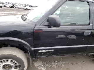 2000 Chevrolet Blazer LS with VIN 1GNCT18W1YK151830, listed as a Copart auction lot 88799235 with 190,019 mi miles and Non Repairable. Bid and sale history available at carsss.com. Image 12.