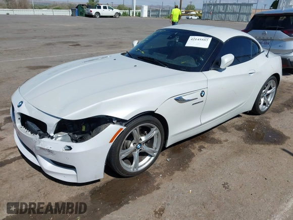 2015 BMW Z4 sDrive28i z VIN WBALL5C53FP557183, wystawiony jako IAAI lot #42145557 z przebiegiem 123 319 mil mil oraz . Historia ofert i sprzedaży dostępna na DreamBid. Obrazek 18.