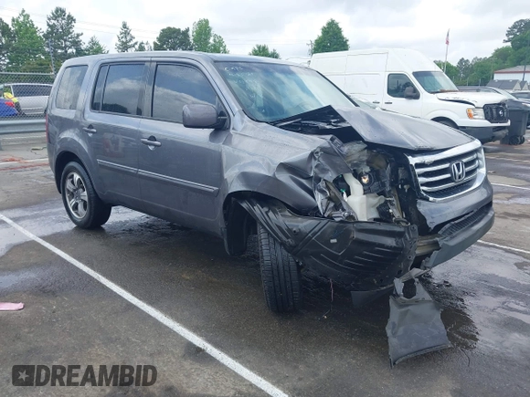 2015 Honda Pilot SE z VIN 5FNYF3H35FB034592, wystawiony jako IAAI lot #42133579 z przebiegiem 108 980 mil mil oraz . Historia ofert i sprzedaży dostępna na DreamBid. Obrazek 1.