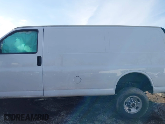 2024 GMC Savana Cargo Van with VIN 1GTW7AF71R1184811, listed as a IAAI auction lot 41426316 with 22,309 mi miles. Bid and sale history available at carsss.com. Image 15.