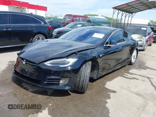 2017 Tesla Model S 60 z VIN 5YJSA1E13HF228486, wystawiony jako IAAI lot #42092686 z przebiegiem 78 089 mil mil oraz . Historia ofert i sprzedaży dostępna na DreamBid. Obrazek 19.