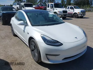 2020 Tesla Model 3 Standard Range Plus z VIN 5YJ3E1EA5LF615350, wystawiony jako IAAI lot #42194363 z przebiegiem 123 327 mil mil oraz . Historia ofert i sprzedaży dostępna na DreamBid. Obrazek 1.