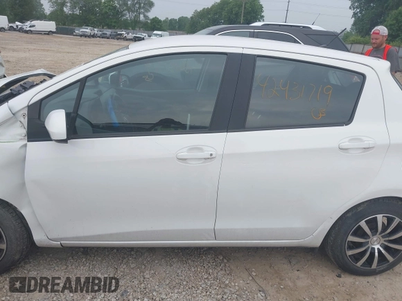 2017 Toyota Yaris L z VIN VNKKTUD32HA078479, wystawiony jako IAAI lot #42431719 z przebiegiem 60 741 mil mil oraz . Historia ofert i sprzedaży dostępna na DreamBid. Obrazek 14.