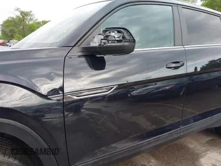 2024 Volkswagen Atlas SE с VIN 1V2HE2CA9RC258354, выставлен на аукционе IAAI как лот 42164703 с пробегом 2 470 миль миль и . История ставок и продаж доступна на DreamBid. Изображение 17.