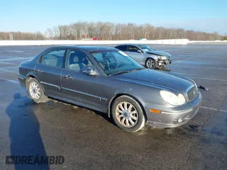 2004 Hyundai Sonata GLS with VIN KMHWF35H44A974181, listed as a IAAI auction lot 41605108 with 220,476 mi miles. Bid and sale history available at carsss.com. Image 1.