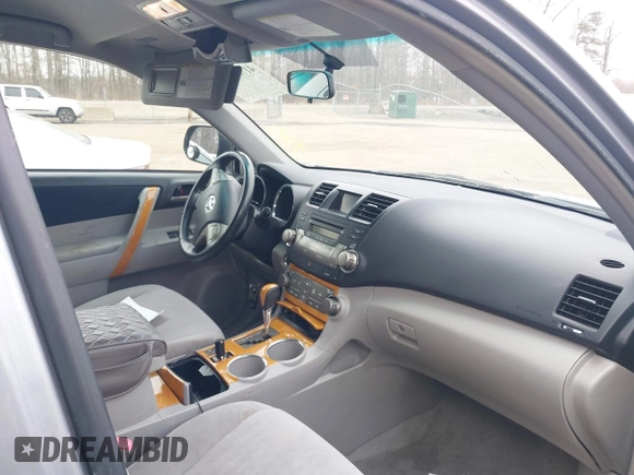 2008 Toyota Highlander Hybrid with VIN JTEEW41A182003472, listed as a IAAI auction lot 41786991 with 266,792 mi miles. Bid and sale history available at carsss.com. Image 5.