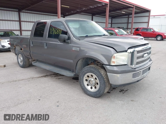 2006 Ford F-250 XL z VIN 1FTSW215X6ED62071, wystawiony jako IAAI lot #42416841 z przebiegiem 240 855 mil mil oraz . Historia ofert i sprzedaży dostępna na DreamBid. Obrazek 1.