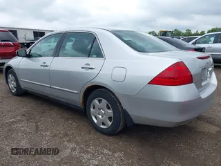 2007 Honda Accord LX z VIN 3HGCM56457G709183, wystawiony jako IAAI lot #42366373 z przebiegiem 150 267 mil mil oraz . Historia ofert i sprzedaży dostępna na DreamBid. Obrazek 3.