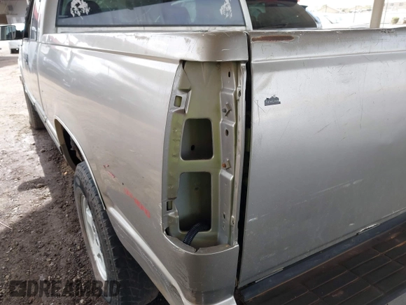 1998 Chevrolet Silverado 1500 with VIN 1GCEK19R5WR125586, listed as a IAAI auction lot 41797844 with 329,124 mi miles and . Bid and sale history available at DreamBid. Image 13.