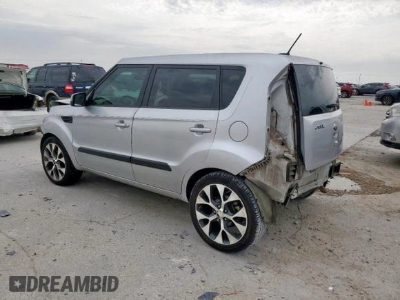 2013 Kia Soul + z VIN KNDJT2A66D7483811, wystawiony jako Copart lot #56746085 z przebiegiem 161 371 mil mil oraz Szkoda całkowita • Salvage title. Historia ofert i sprzedaży dostępna na DreamBid. Obrazek 2.