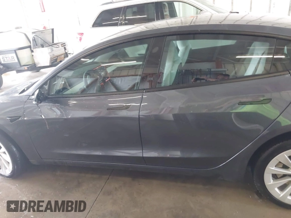 2023 Tesla Model 3 z VIN 5YJ3E1EA2PF591661, wystawiony jako IAAI lot #42014086 z przebiegiem 13 945 mil mil oraz . Historia ofert i sprzedaży dostępna na DreamBid. Obrazek 14.