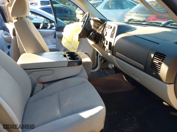 2007 Chevrolet Silverado 1500 LT w/1LT with VIN 2GCEC13C371610255, listed as a IAAI auction lot 41343352 with 191,077 mi miles. Bid and sale history available at carsss.com. Image 5.