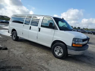 2017 Chevrolet Express Passenger LT with VIN 1GAZGPFF5H1170800, listed as a Copart auction lot 86915014 with 73,649 mi miles and Salvage Title. Bid and sale history available at carsss.com. Image 4.