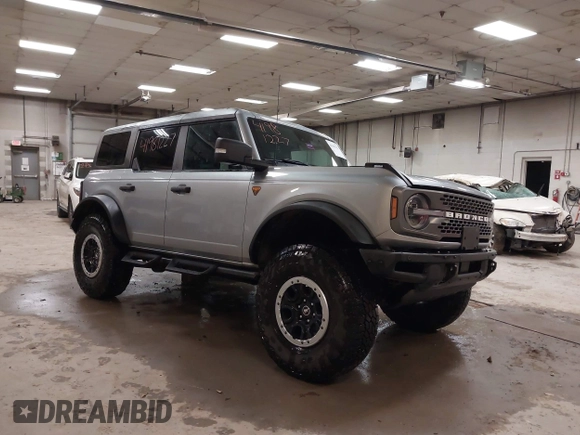 2023 Ford Bronco z VIN 1FMEE5DP2PLB55066, wystawiony jako IAAI lot #41981227 z przebiegiem 16 137 mil mil oraz . Historia ofert i sprzedaży dostępna na DreamBid. Obrazek 1.