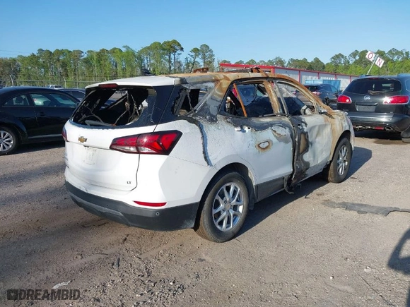 2024 Chevrolet Equinox LT with VIN 3GNAXKEG8RL135767, listed as a IAAI auction lot 41942227 with 1 mi miles. Bid and sale history available at carsss.com. Image 4.