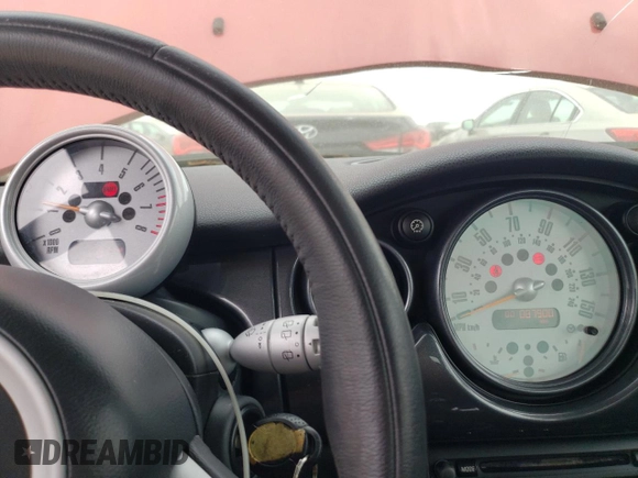 2005 MINI Hardtop with VIN WMWRC33475TC59069, listed as a Copart auction lot 51551605 with 87,900 mi miles and Clean title. Bid and sale history available at DreamBid. Image 9.