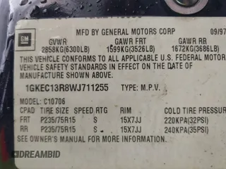 1998 GMC Yukon with VIN 1GKEC13R8WJ711255, listed as a IAAI auction lot 41457304 with 291,211 mi miles. Bid and sale history available at carsss.com. Image 9.