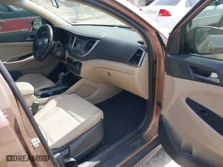 2016 Hyundai Tucson SE with VIN KM8J23A4XGU180300, listed as a IAAI auction lot 42123067 with 123,804 mi miles. Bid and sale history available at carsss.com. Image 5.