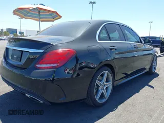 2018 Mercedes-Benz C 300 z VIN WDDWF4JB2JR417509, wystawiony jako IAAI lot #42291433 z przebiegiem 66 837 mil mil oraz . Historia ofert i sprzedaży dostępna na DreamBid. Obrazek 4.