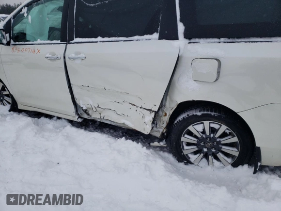 2018 Toyota Sienna XLE with VIN 5TDDZ3DC7JS204662, listed as a Copart auction lot 86500714 with 207,556 mi miles and Salvage Title. Bid and sale history available at carsss.com. Image 13.