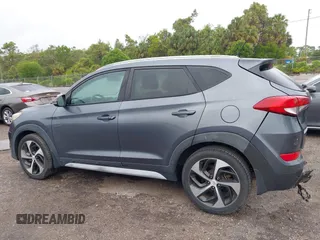 2017 Hyundai Tucson Value z VIN KM8J33A28HU399978, wystawiony jako IAAI lot #41987370 z przebiegiem 96 958 mil mil oraz . Historia ofert i sprzedaży dostępna na DreamBid. Obrazek 15.