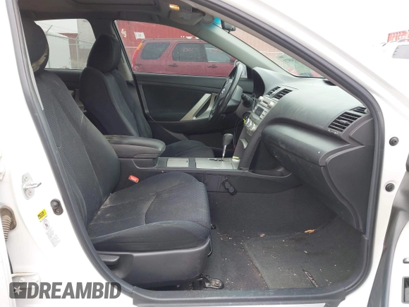2011 Toyota Camry LE z VIN 4T1BF3EK5BU658827, wystawiony jako IAAI lot #41704973 z przebiegiem 212 443 mil mil oraz . Historia ofert i sprzedaży dostępna na DreamBid. Obrazek 5.