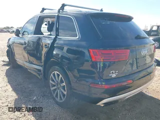 2017 Audi Q7 Premium Plus z VIN WA1LAAF74HD044974, wystawiony jako IAAI lot #41823974 z przebiegiem 135 619 mil mil oraz . Historia ofert i sprzedaży dostępna na DreamBid. Obrazek 3.
