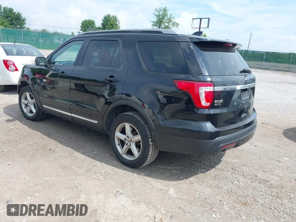 2017 Ford Explorer XLT z VIN 1FM5K8D86HGD44638, wystawiony jako IAAI lot #42628423 z przebiegiem 441 045 mil mil oraz . Historia ofert i sprzedaży dostępna na DreamBid. Obrazek 3.
