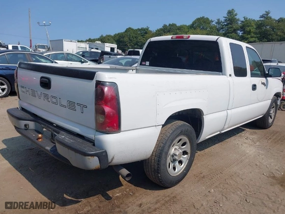 2005 Chevrolet Silverado 1500 LS with VIN 2GCEC19V451135690, listed as a IAAI auction lot 40337518 with 221,191 mi miles. Bid and sale history available at carsss.com. Image 4.