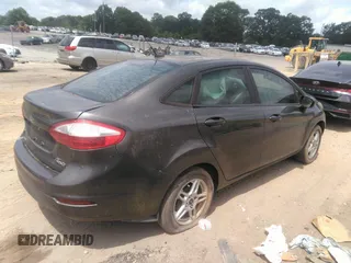 2018 Ford Fiesta SE z VIN 3FADP4BJ6JM126135, wystawiony jako IAAI lot #42503766 z przebiegiem 14 836 mil mil oraz . Historia ofert i sprzedaży dostępna na DreamBid. Obrazek 4.
