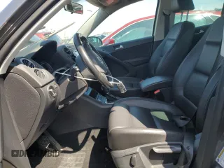 2014 Volkswagen Tiguan SEL с VIN WVGAV3AXXEW556593, выставлен на аукционе Copart как лот 57872585 с пробегом 113 312 миль миль и Чистый • Clean title. История ставок и продаж доступна на DreamBid. Изображение 7.