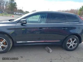 2014 Volvo XC60 3.0L R-Design Premier Plus with VIN YV4902DZXE2545921, listed as a IAAI auction lot 42026506 with 232,903 mi miles. Bid and sale history available at carsss.com. Image 15.
