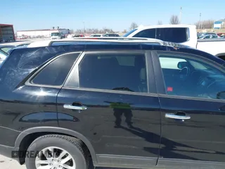 2015 Kia Sorento LX with VIN 5XYKTDA60FG607237, listed as a IAAI auction lot 41690678 with 114,380 mi miles. Bid and sale history available at carsss.com. Image 6.
