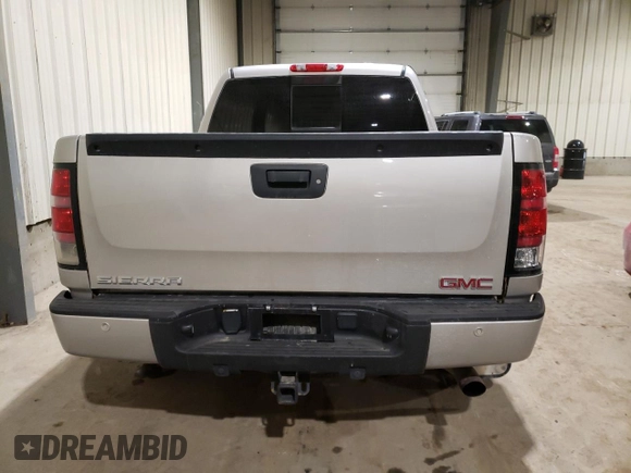 2007 GMC Sierra Denali z VIN 2GTEK638571692369, wystawiony jako Copart lot #46514983 z przebiegiem 261 756 mil mil oraz Szkody całkowita. Historia ofert i sprzedaży dostępna na DreamBid. Obrazek 6.