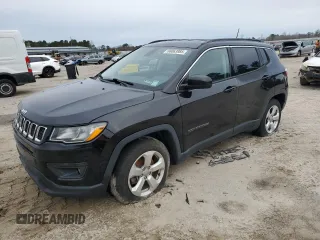 2019 Jeep Compass Latitude with VIN 3C4NJCBB2KT692402, listed as a Copart auction lot 88063985 with 84,918 mi miles and Salvage Title. Bid and sale history available at carsss.com. Image 1.