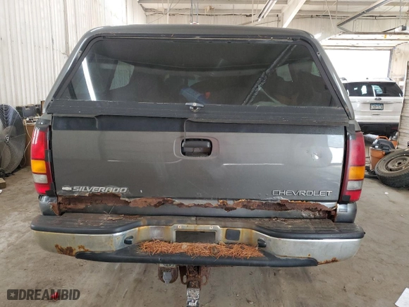 2002 Chevrolet Silverado 1500 LS with VIN 1GCEK19T12E268743, listed as a Copart auction lot 53627215 with 242,914 mi miles and Clean Title. Bid and sale history available at carsss.com. Image 6.