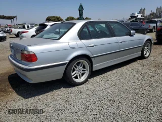 2001 BMW 7 Series 740iL z VIN WBAGH83461DP30331, wystawiony jako Copart lot #62536945 z przebiegiem 121 724 mil mil oraz Czysty tytuł • Clean title. Historia ofert i sprzedaży dostępna na DreamBid. Obrazek 3.
