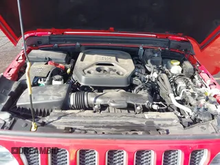 2018 Jeep Wrangler Unlimited Sahara z VIN 1C4HJXEN7JW224927, wystawiony jako IAAI lot #41515557 z przebiegiem 81 138 mil mil oraz . Historia ofert i sprzedaży dostępna na DreamBid. Obrazek 10.