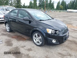 2012 Chevrolet Sonic LTZ z VIN 1G1JE5SHXC4155943, wystawiony jako IAAI lot #42527051 z przebiegiem 61 548 mil mil oraz . Historia ofert i sprzedaży dostępna na DreamBid. Obrazek 1.