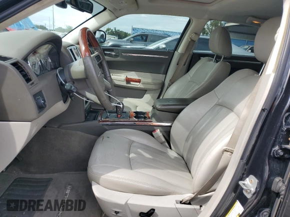 2008 Chrysler 300 C Hemi with VIN 2C3KA63H38H281359, listed as a Copart auction lot 70210504 with 114,796 mi miles and Salvage Title. Bid and sale history available at carsss.com. Image 7.