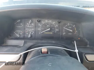1993 Ford F-250 z VIN 1FTHX25C5PKB75016, wystawiony jako Copart lot #47947095 z przebiegiem 302 553 mil mil oraz Szkoda całkowita • Salvage title. Historia ofert i sprzedaży dostępna na DreamBid. Obrazek 9.