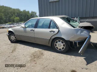 1996 Mercedes-Benz S 320 z VIN WDBGA33EXTA319438, wystawiony jako Copart lot #68985544 z przebiegiem Nie podano mil oraz Szkody całkowita. Historia ofert i sprzedaży dostępna na DreamBid. Obrazek 2.