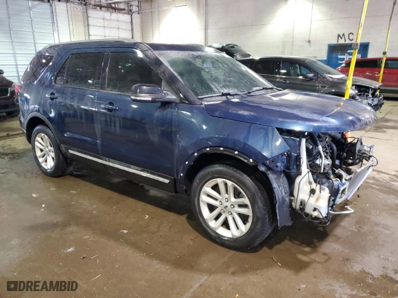 2017 Ford Explorer XLT with VIN 1FM5K7D82HGD83947, listed as a Copart auction lot 43919815 with 71,587 mi miles and Salvage Title. Bid and sale history available at carsss.com. Image 4.