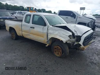 2018 Toyota Tacoma SR z VIN 5TFRX5GNXJX105297, wystawiony jako IAAI lot #42240577 z przebiegiem 159 891 mil mil oraz . Historia ofert i sprzedaży dostępna na DreamBid. Obrazek 1.